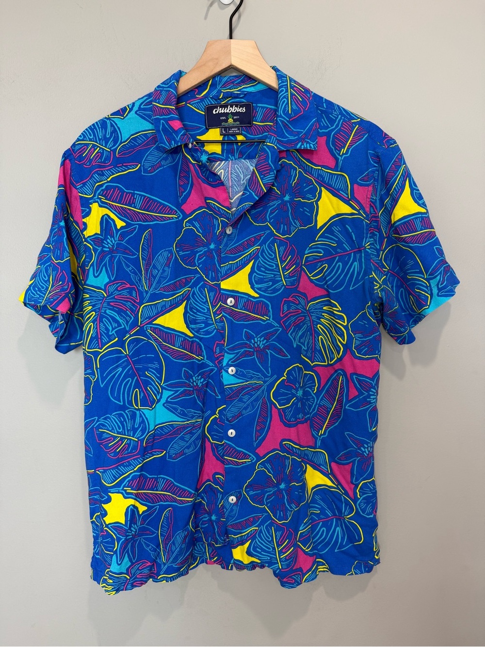 chubbies Bold Blue Tropical Floral Button-Up Shirt Sz large